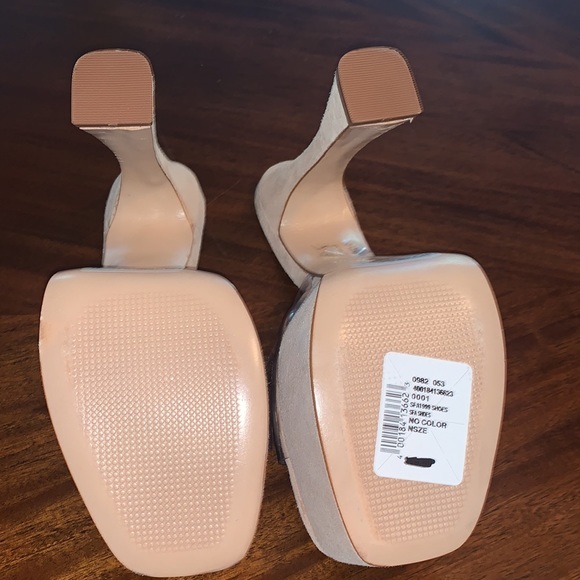 New‼️ Schutz $118.00 Haila Suede Platform Sandals - Picture 15 of 16